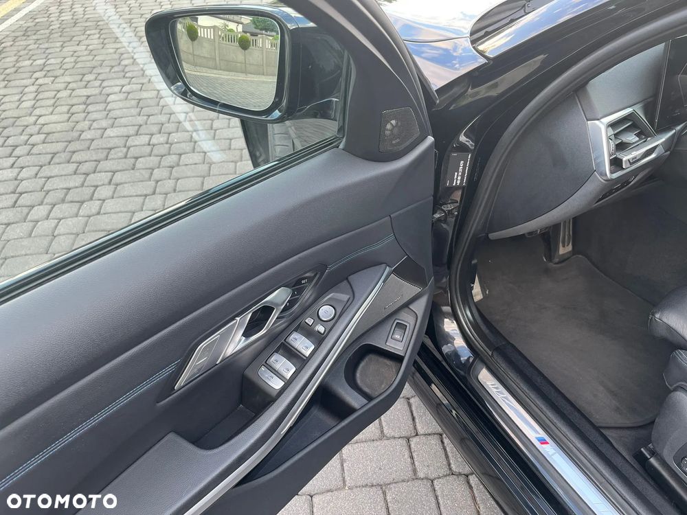 BMW Seria 3 330i xDrive M Sport - 17