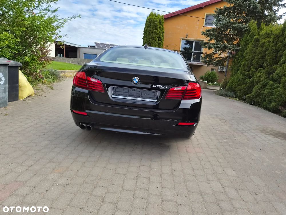 BMW Seria 5 520i - 4