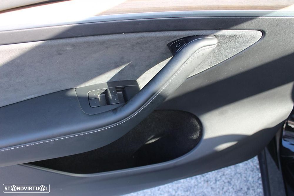 Tesla Model Y Standard - 14