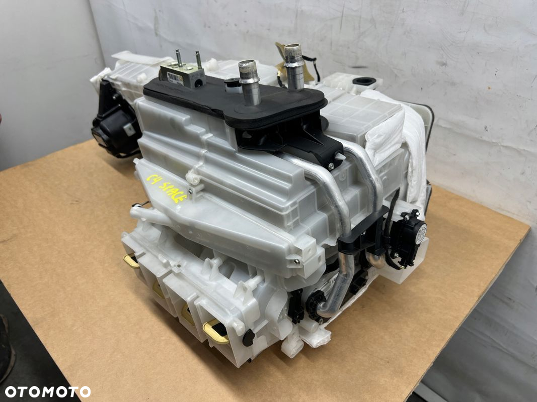 Citroen C4 SpaceTourer 1.2 THP nagrzewnica 9675402680 - 2