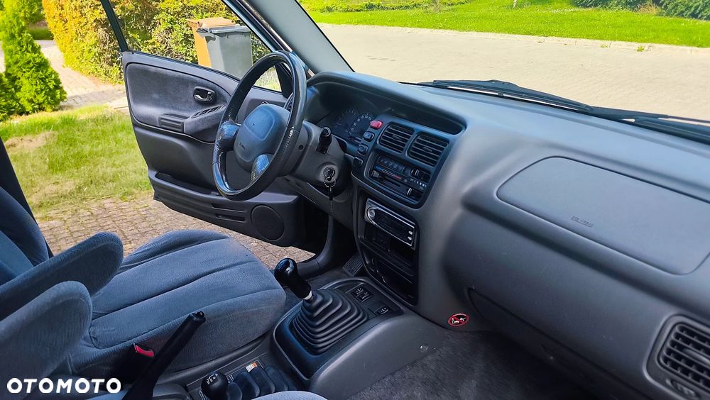Suzuki Grand Vitara 2.7 V6 - 21