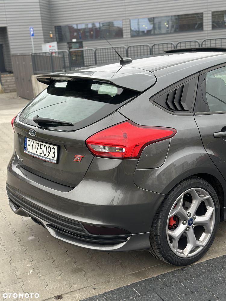 Ford Focus 2.0 EcoBoost ST - 18