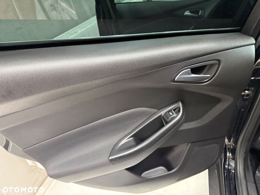 Ford Focus 1.0 EcoBoost Titanium - 12