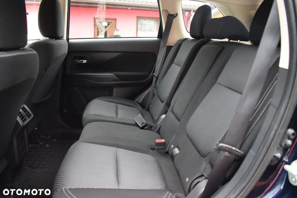 Mitsubishi Outlander 2.4 4WD CVT Instyle - 11