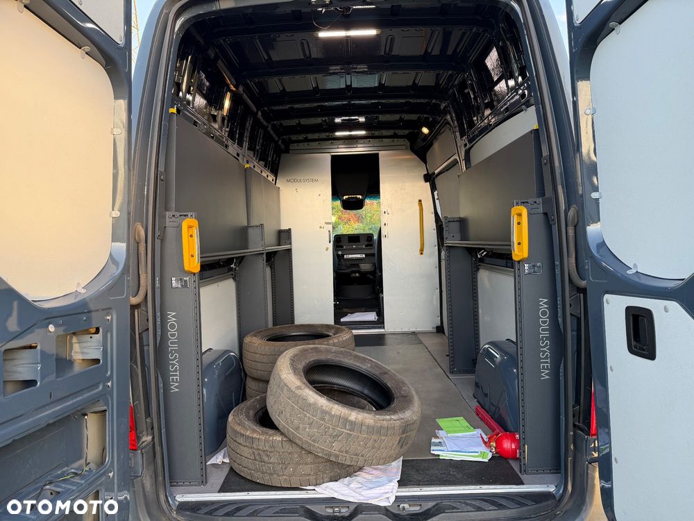 Mercedes-Benz Sprinter - 10