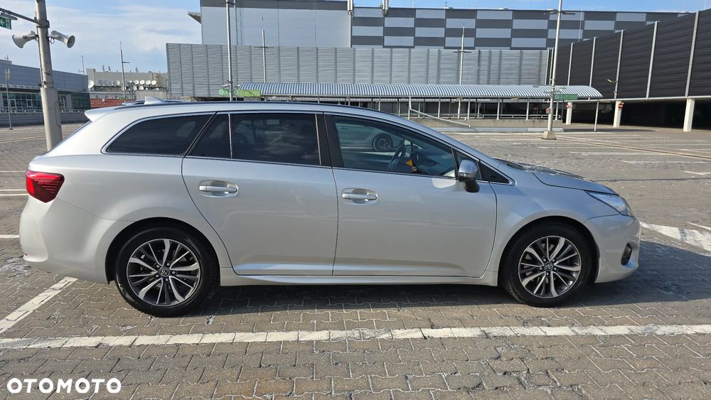 Toyota Avensis 2.0 D-4D Premium - 7