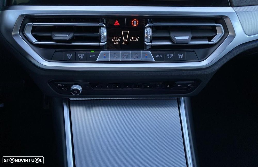 BMW 318 d Pack Desportivo M Auto - 17