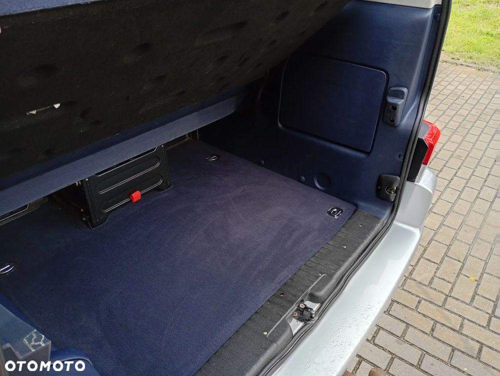 Volkswagen Caravelle - 6