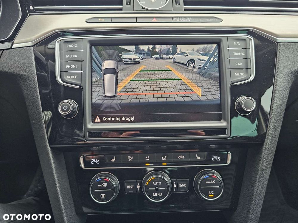 Volkswagen Passat - 25