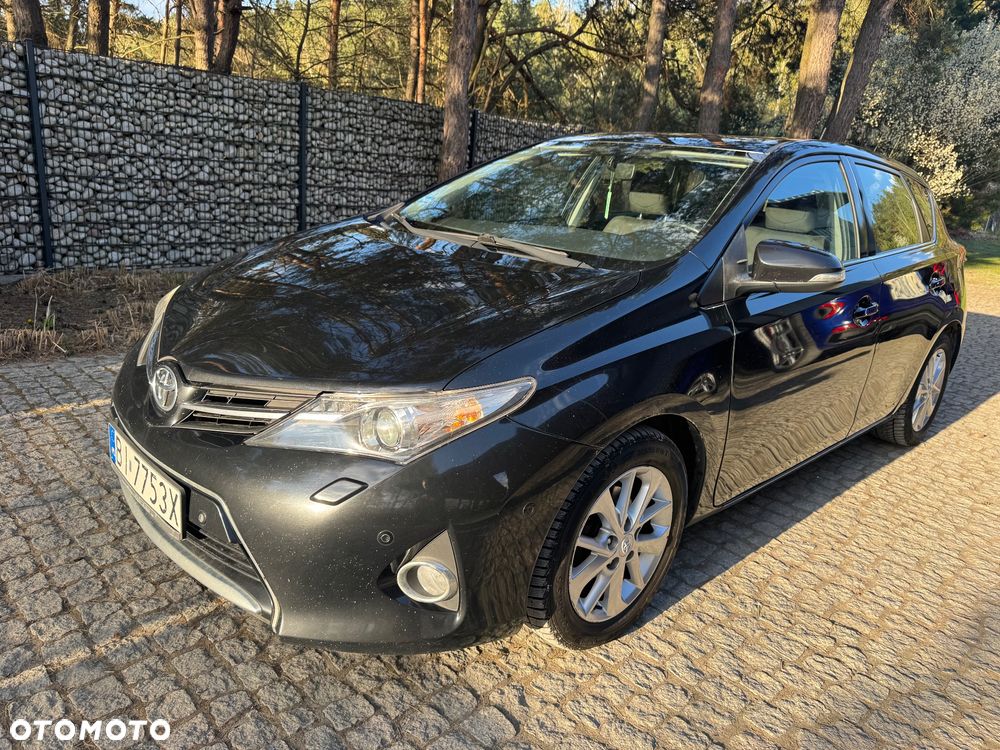 Toyota Auris 1.6 Premium + - 3