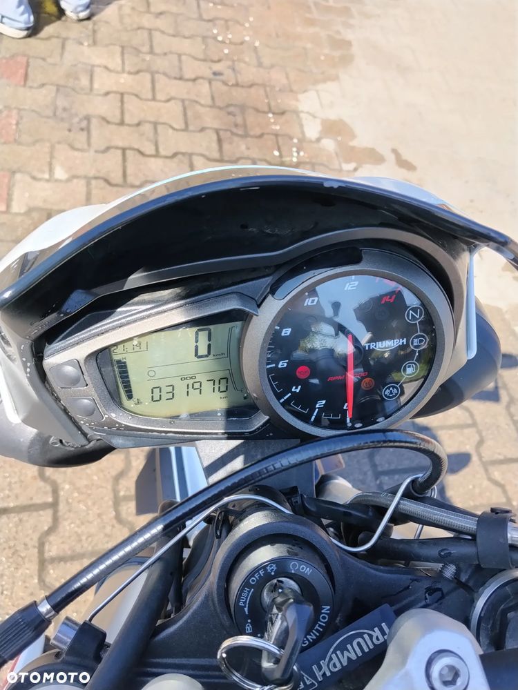 Triumph Street Triple - 4
