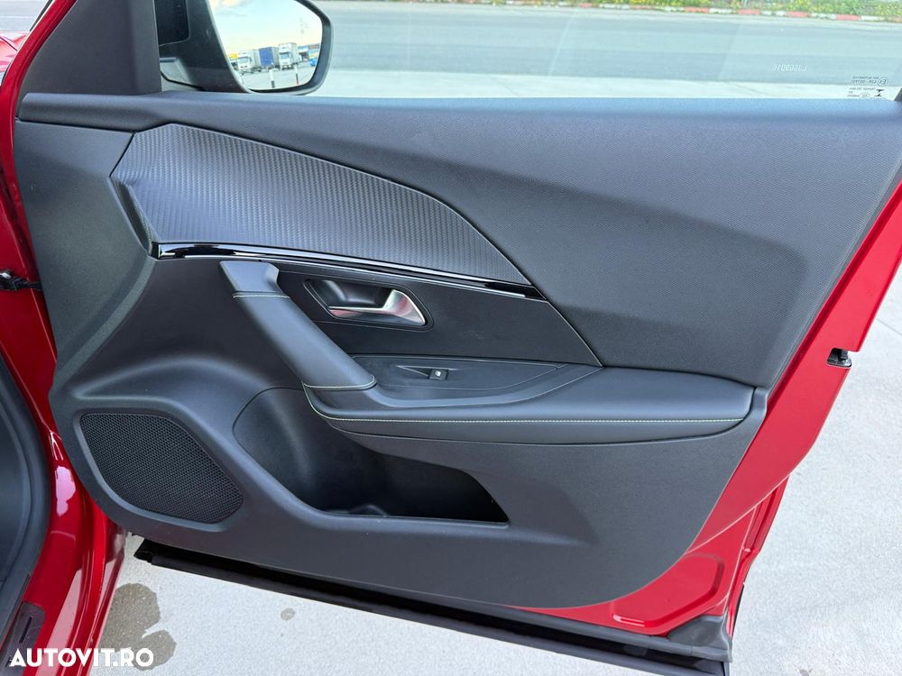 Peugeot 2008 1.2 L PureTech STT EAT8 GT Line - 37