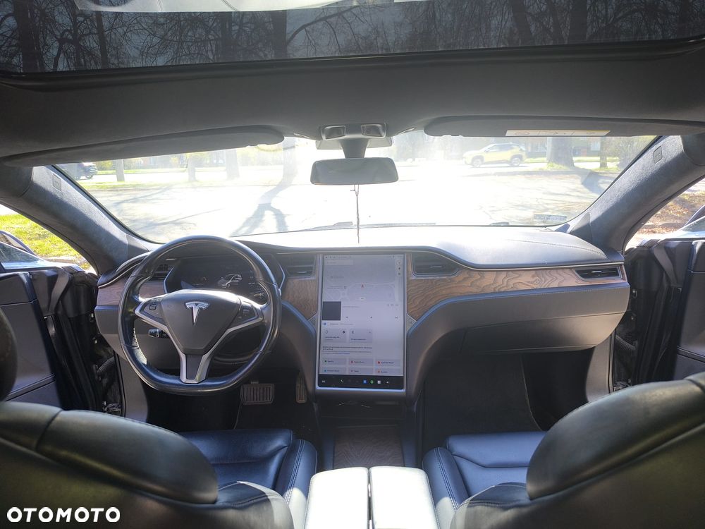 Tesla Model S - 11