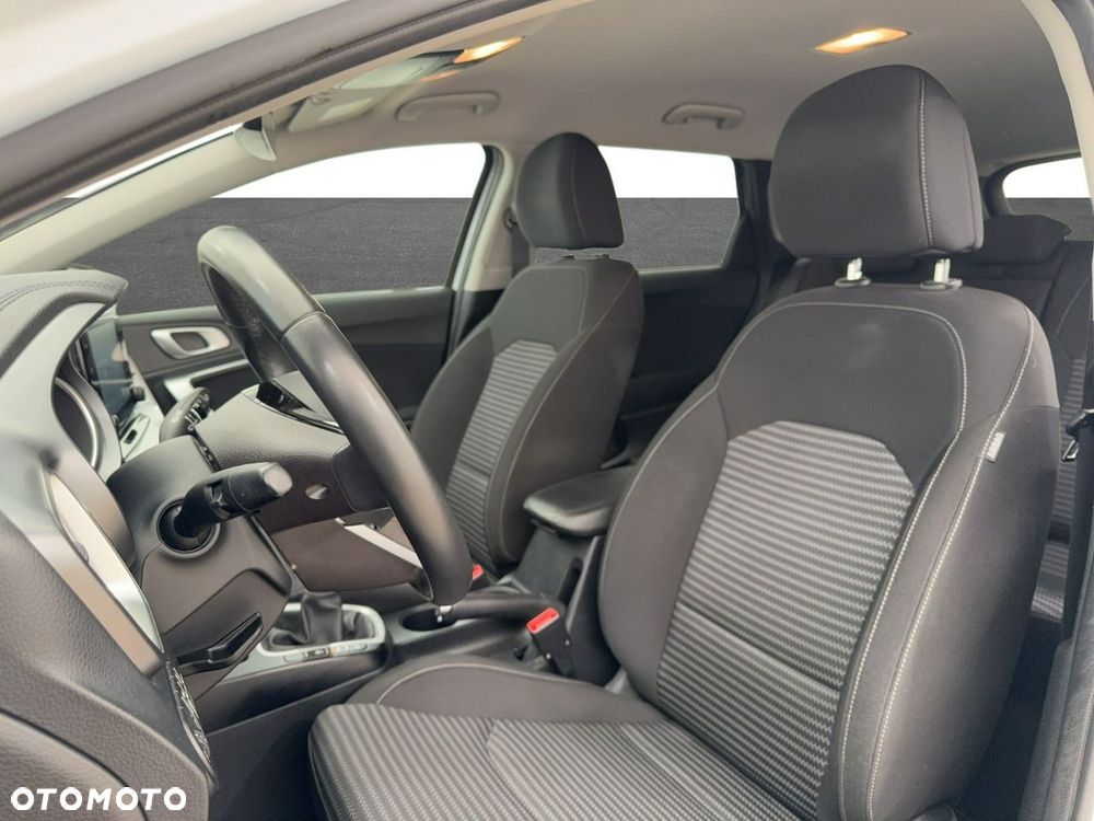 Kia Ceed - 11