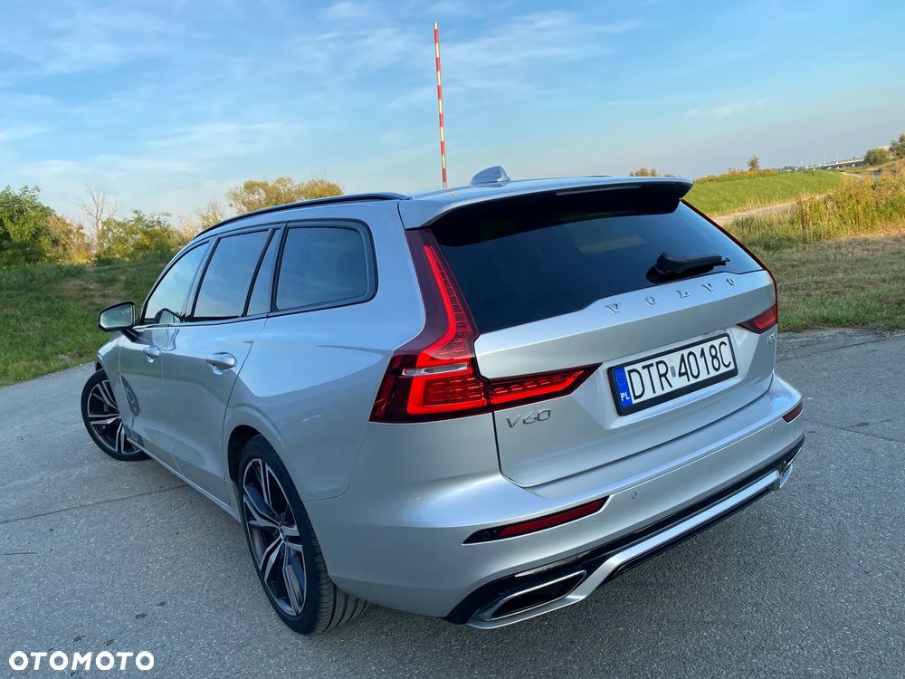 Volvo V60 B3 B R-Design - 5