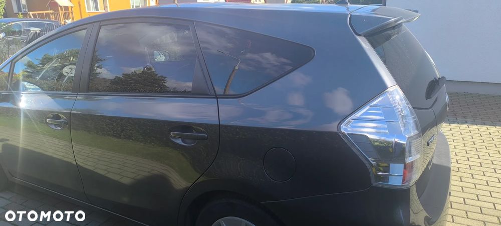 Toyota Prius+ (Hybrid) - 3