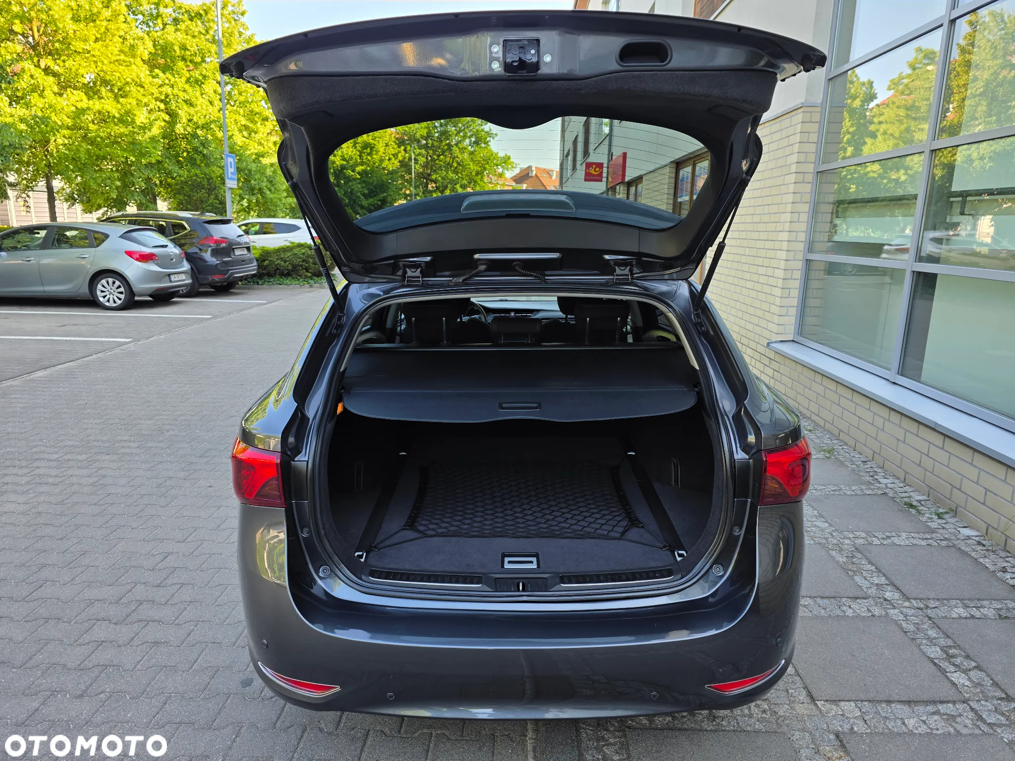 Toyota Avensis - 12
