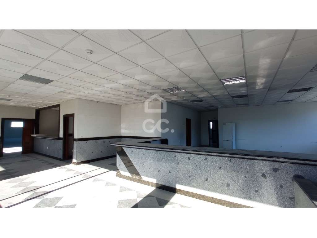 Armazém Industrial para venda em Lemenhe, Vila Nova de Famalicão - Grande imagem: 3/24