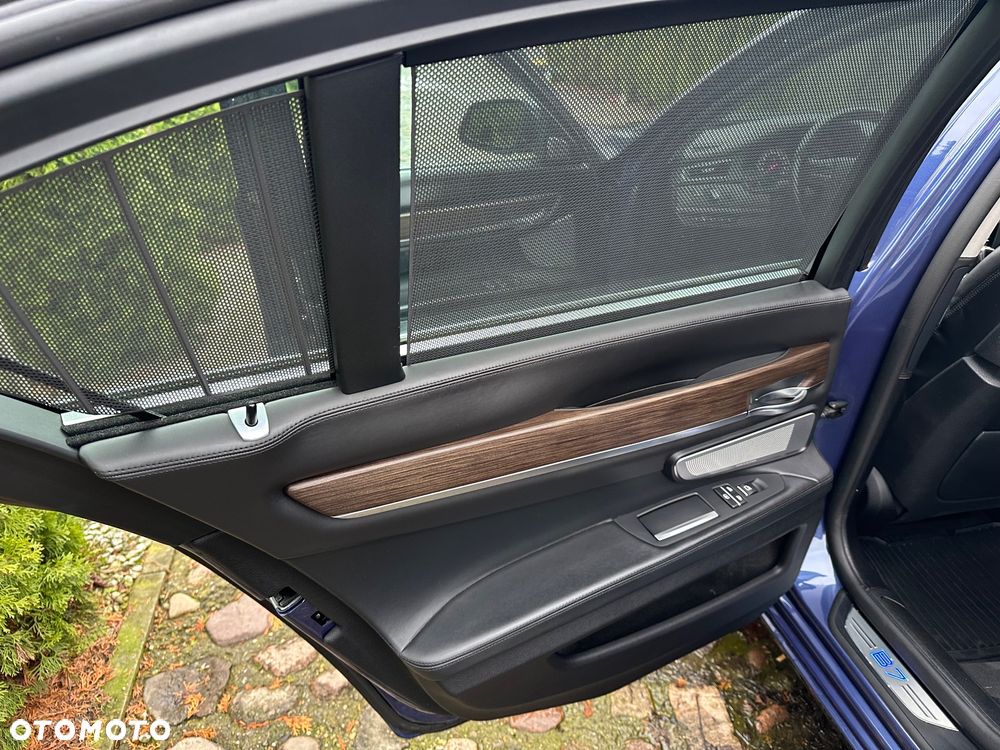 BMW-ALPINA B7 Biturbo - 19