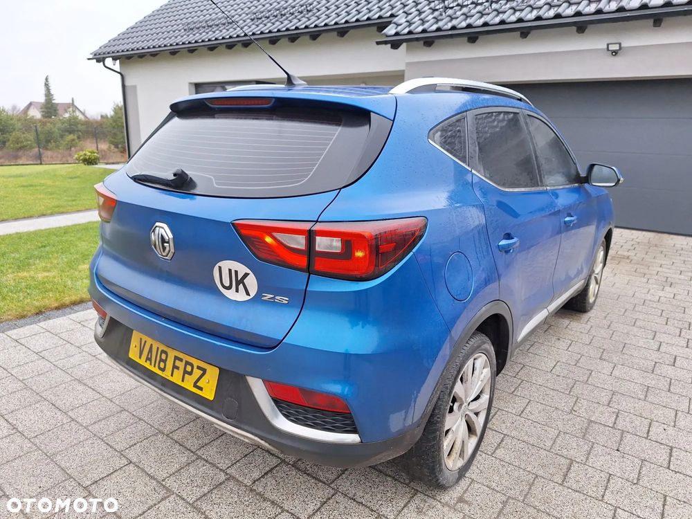 MG ZS - 6