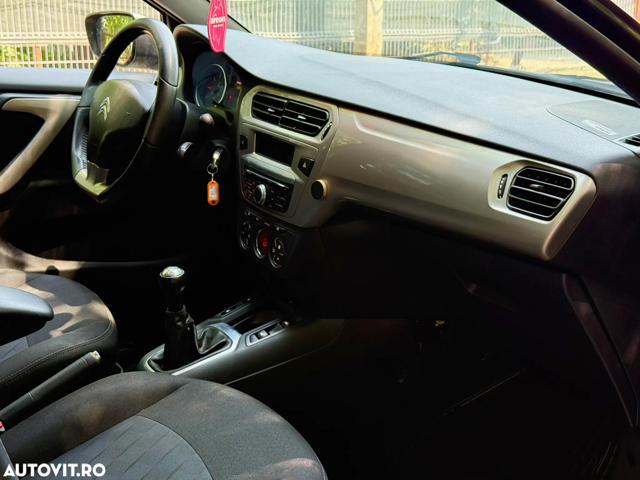 Citroën C-Elysée 1.2 PureTech BVM Shine - 10