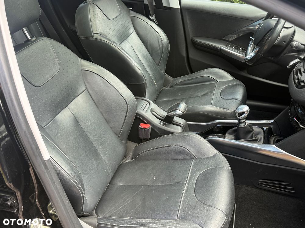 Peugeot 2008 1.6 e-HDi Allure S&S - 19