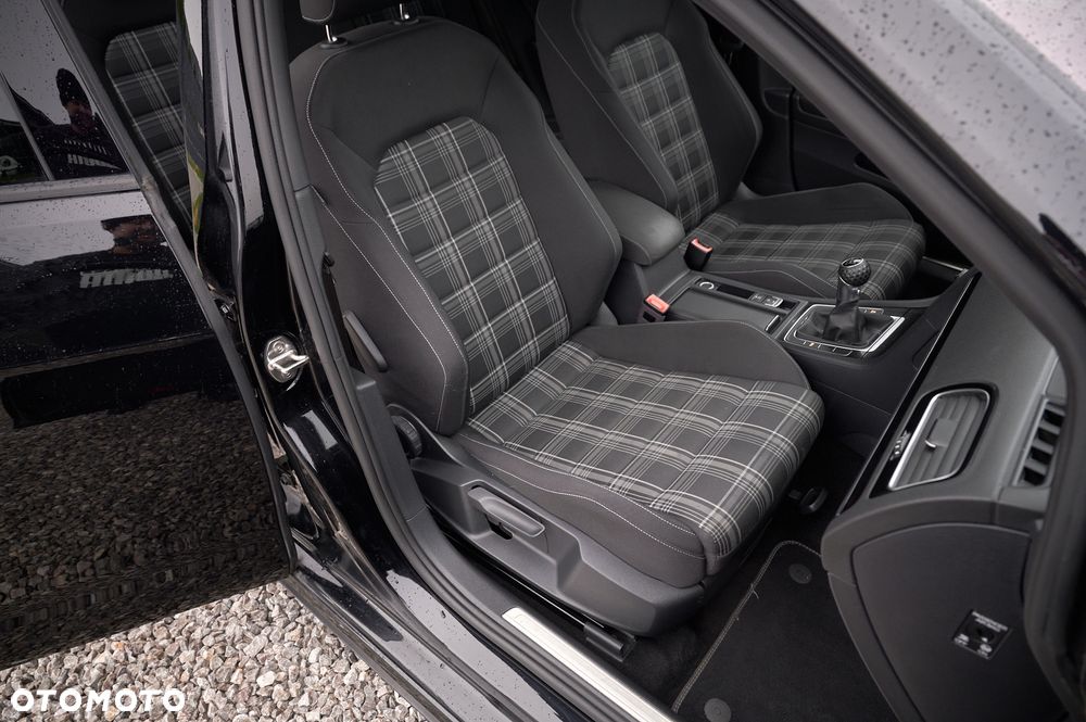Volkswagen Golf VII 2.0 TDI BMT GTD - 27