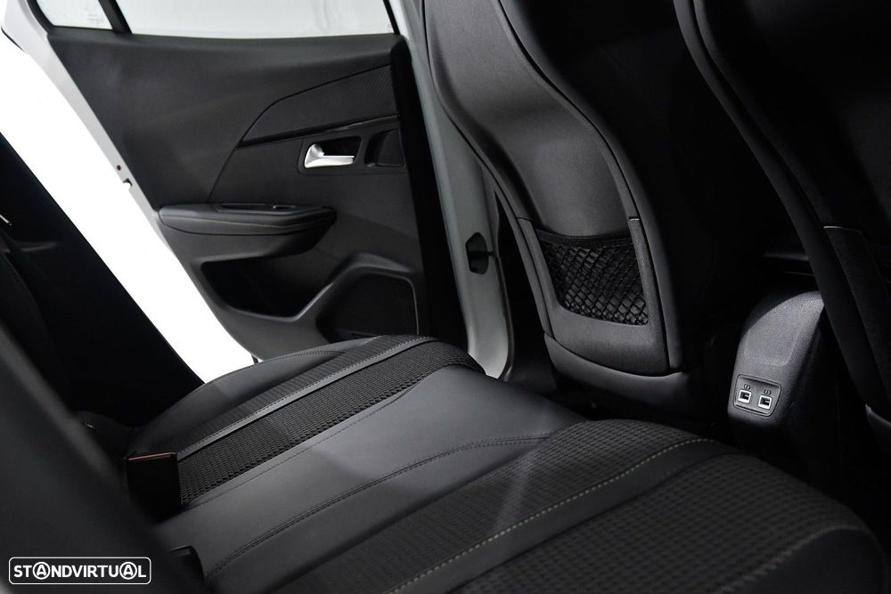 Peugeot 2008 1.2 PureTech GT EAT8 - 15