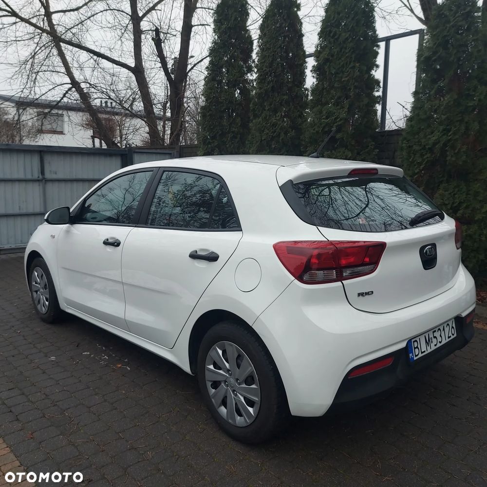 Kia Rio 1.2 L - 7
