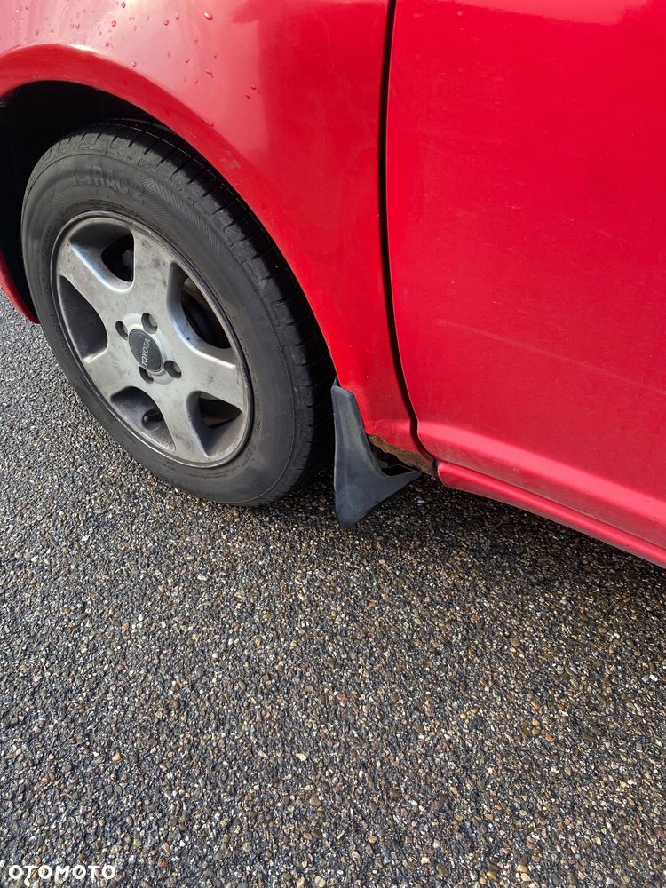 Toyota Yaris 2004 photo 3
