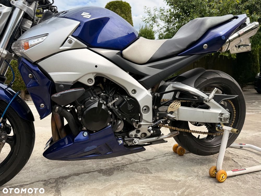 Suzuki GSR - 7