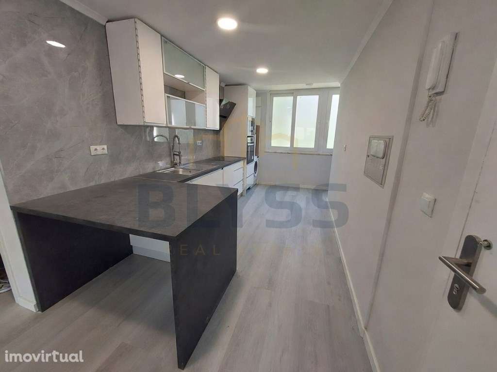 Apartamento T2 Totalmente Remodelado, em Benfica - Grande imagem: 2/20
