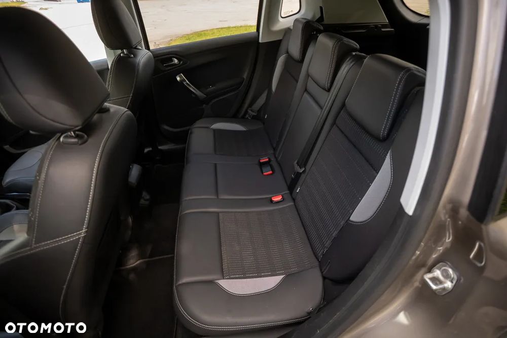 Peugeot 2008 1.2 Pure Tech Style S&S - 19