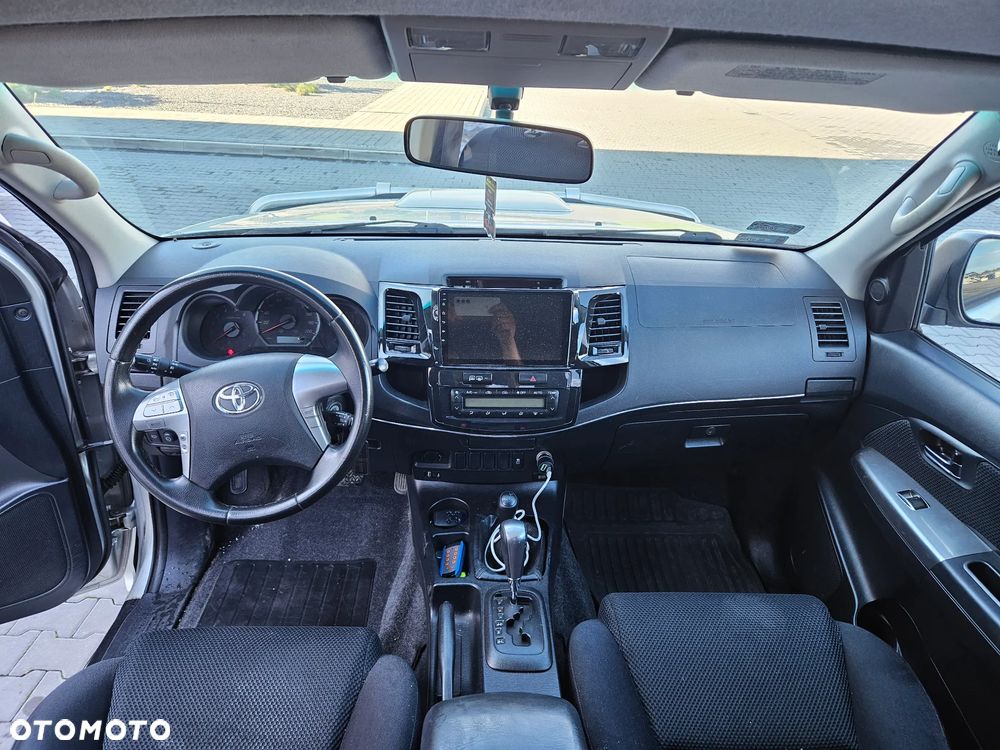 Toyota Hilux - 12