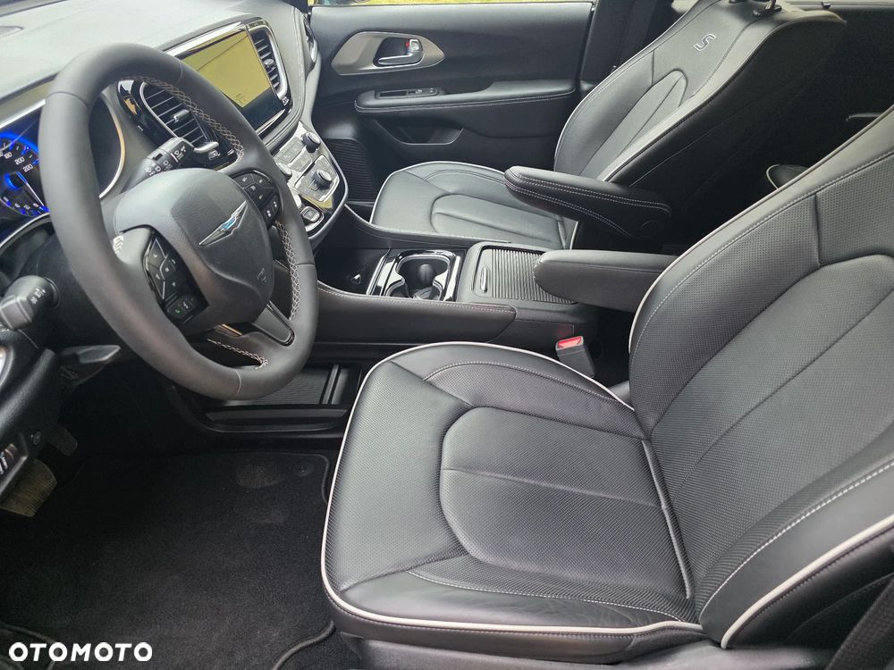 Chrysler Pacifica - 8