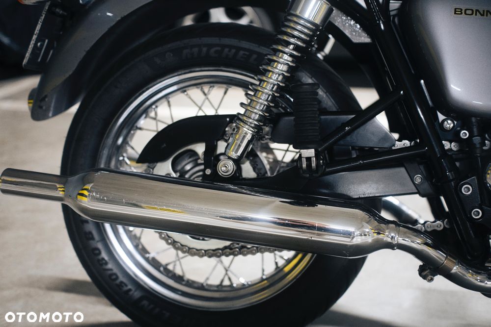 Triumph Bonneville - 9