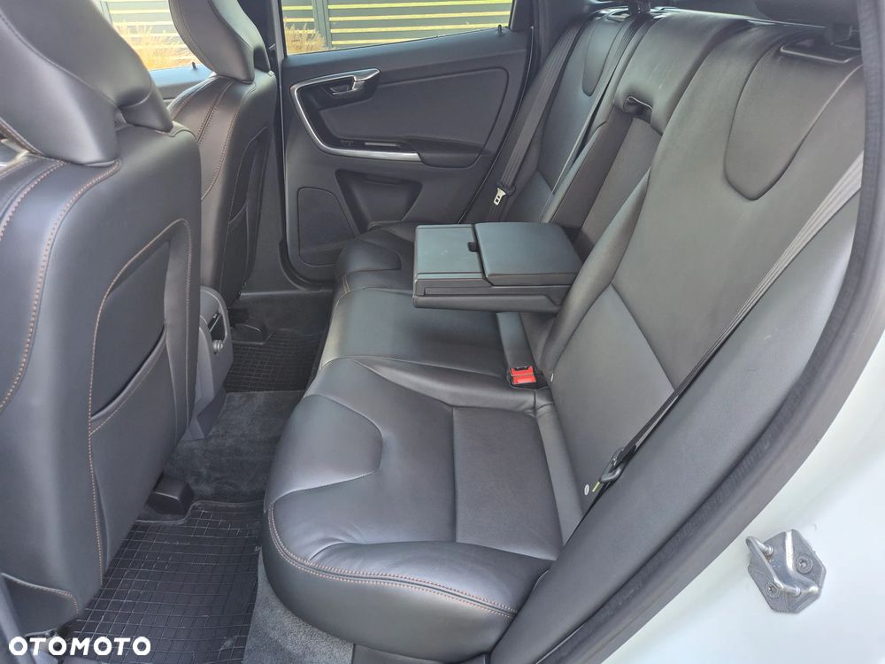 Volvo XC 60 D4 Geartronic Summum - 17