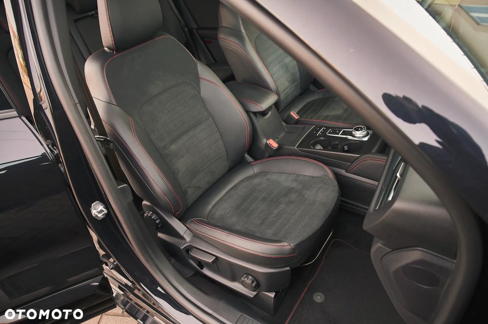 Ford Kuga 2.0 EcoBlue 4x4 ST-LINE X - 26