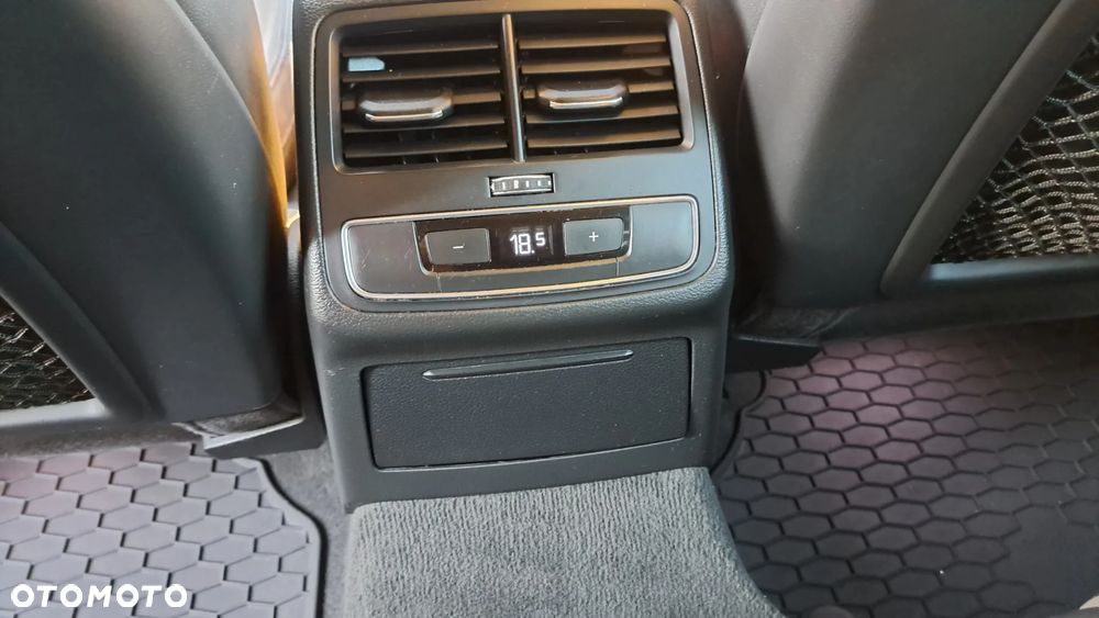 Audi A4 Limousine 2.0 TDI S tronic sport - 17