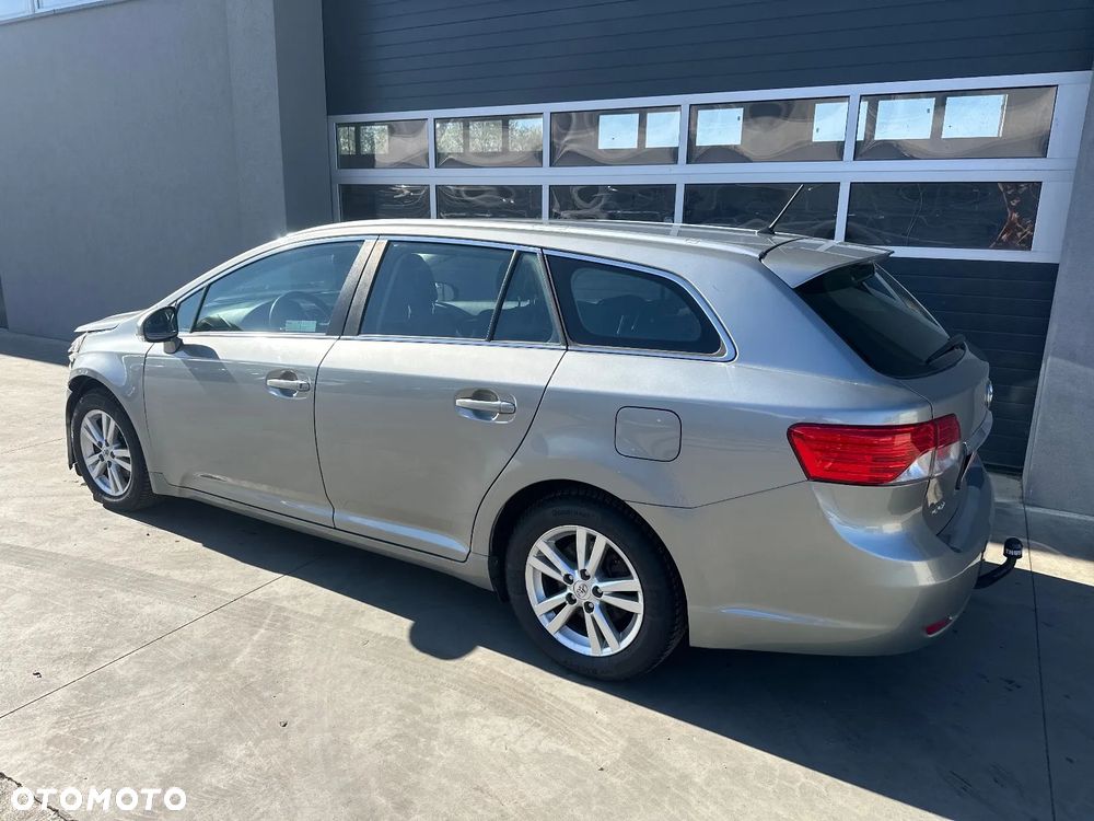 Toyota Avensis 2.0 Premium MS - 1