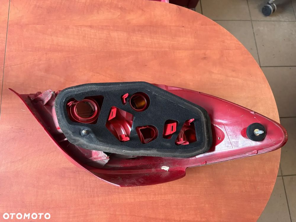 LAMPA PRAWA TYLNA PEUGEOT 307 - 3