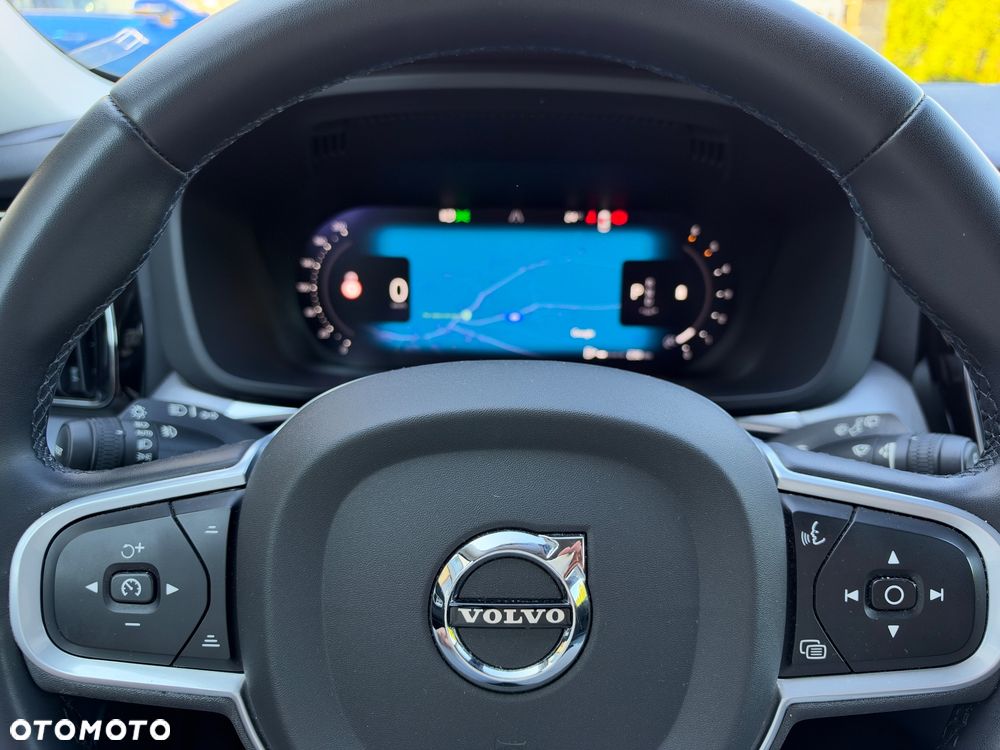Volvo XC 60 B4 D AWD Momentum Pro - 21