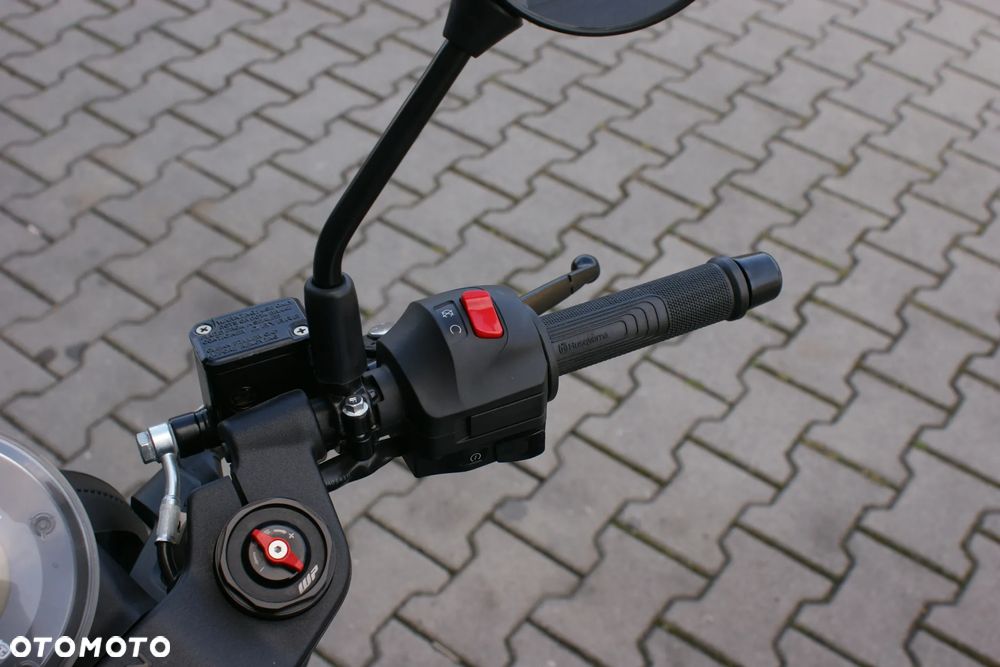 Husqvarna Vitpilen - 18