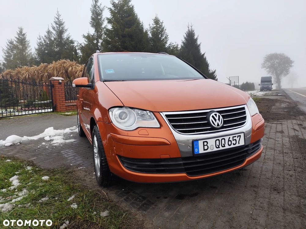Volkswagen Touran 2.0 TDI Trendline DSG - 8
