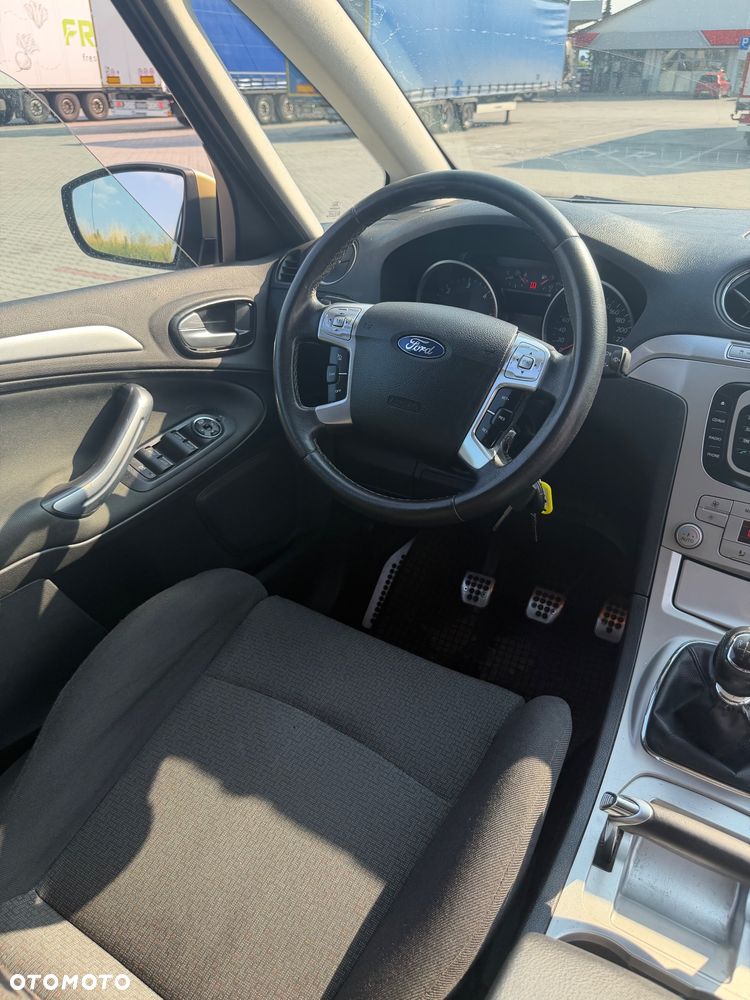 Ford S-Max - 24