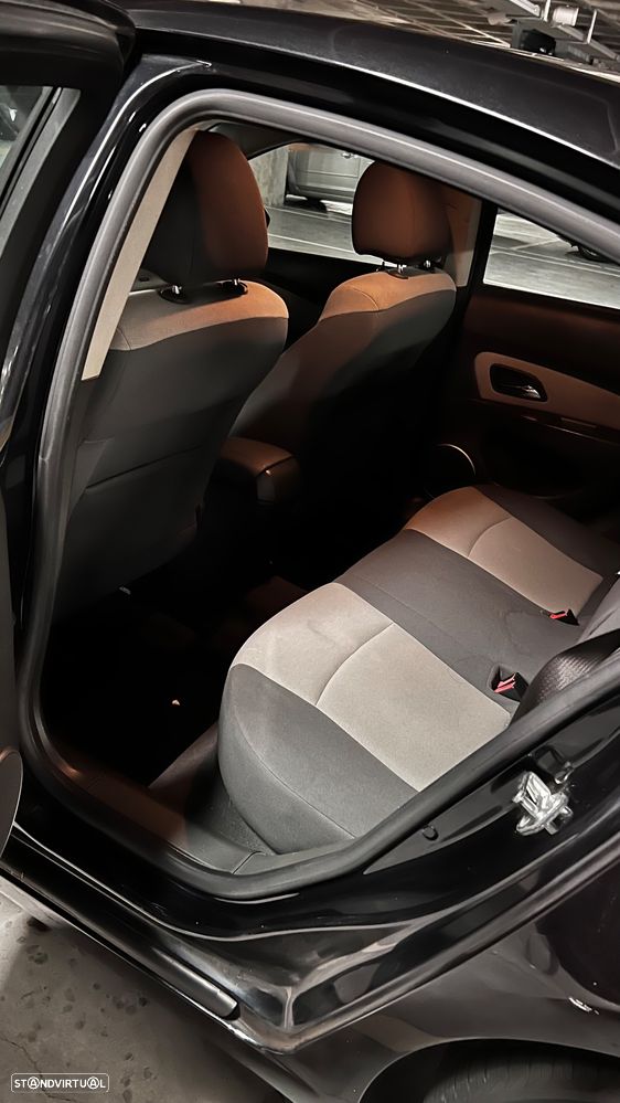 Chevrolet Cruze 1.6 LS - 6