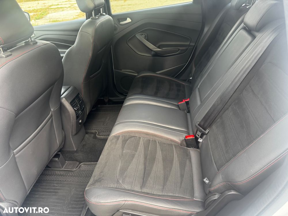 Ford Kuga 2.0 TDCi 4WD Powershift ST-Line - 14