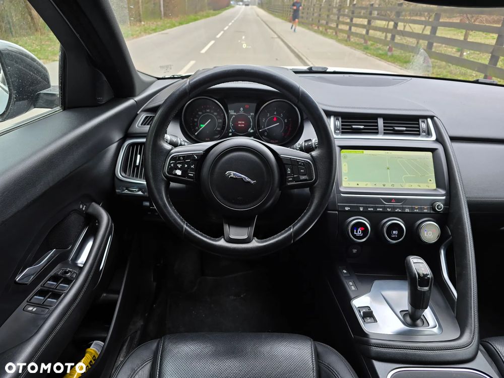 Jaguar E-Pace P250 AWD R-Dynamic - 5