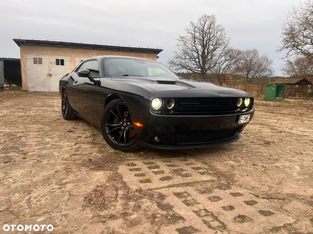 Dodge Challenger - 2