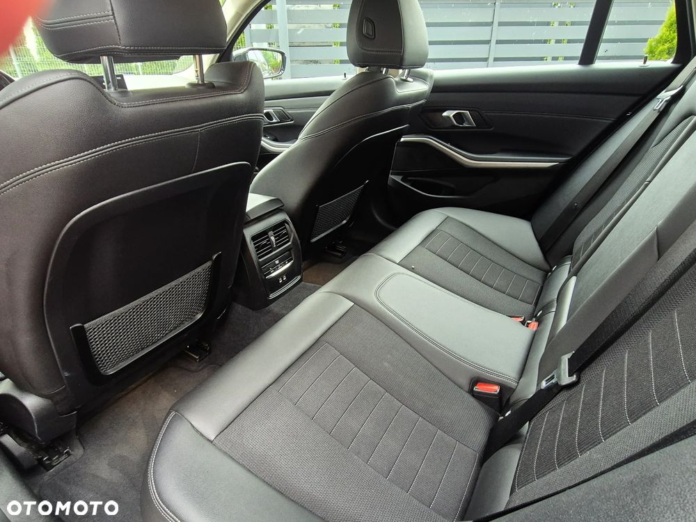 BMW Seria 3 318d MHEV M Sport - 9